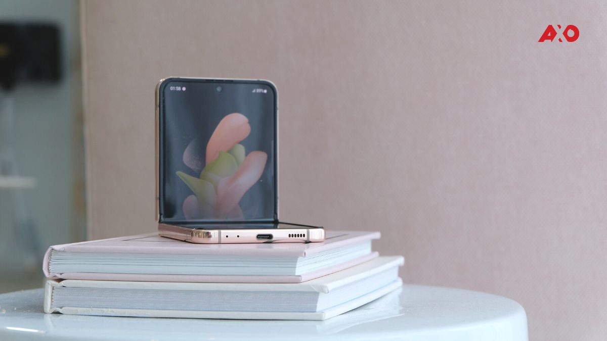 Samsung Galaxy Z Flip4 Folded